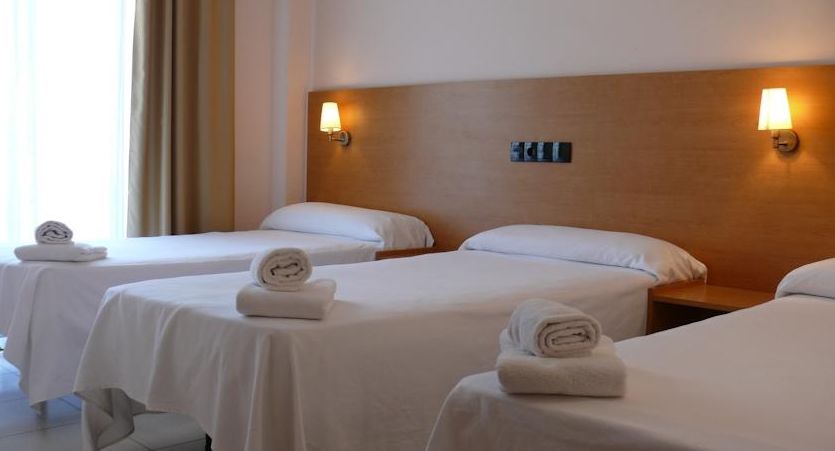 Bay Hotel Roses Buitenkant foto